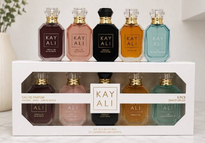 Kayali (Vanilla/Utopia Vanilla Coco/Oudgasm Vanilla Oud/Sparkling Lychee/Maldives) Set (5 x 30ml)